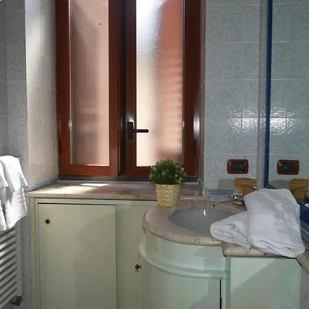 La Finestra Sul Mare Bed and Breakfast Ίσκια