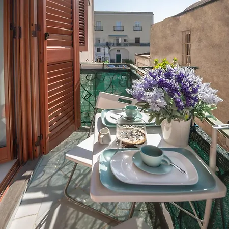 La Finestra Sul Mare Bed and Breakfast 4*